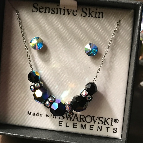 SOLD⛔️Swarovski element Necklace & Earrings set - Picture 4 of 5